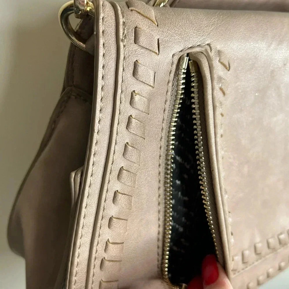 Urban‎ Expressions stylish Khloe crossbody saddle bag - Picture 6 of 14
